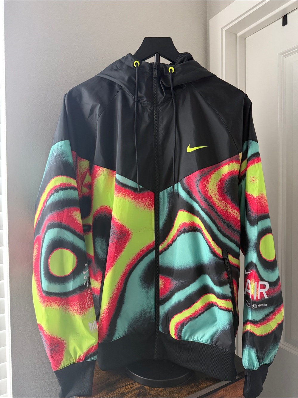 Nike Max Volume Windrunner Woven Lined Jacket